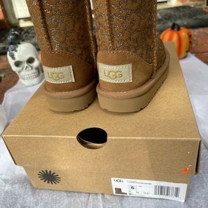 UGG Toddler Classic Glitter Leopard Boots size 6.